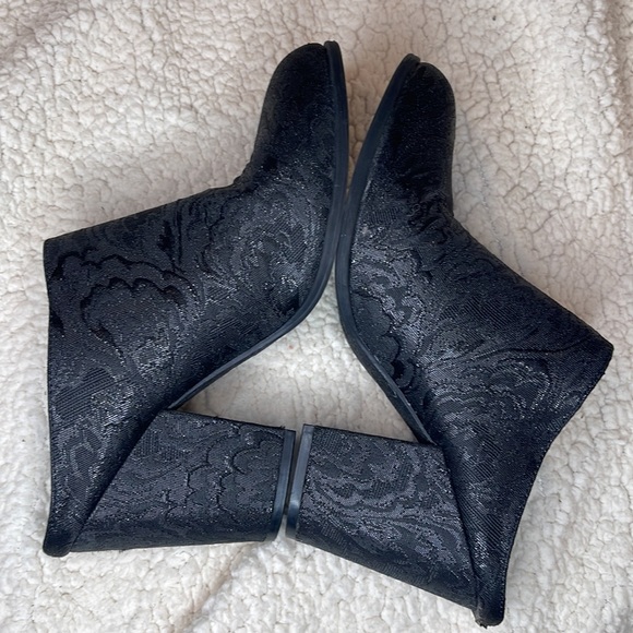 KENNETH COLE Womens Black Tap Dance Slip On Heeled Mules size 8.5 - Picture 9 of 14